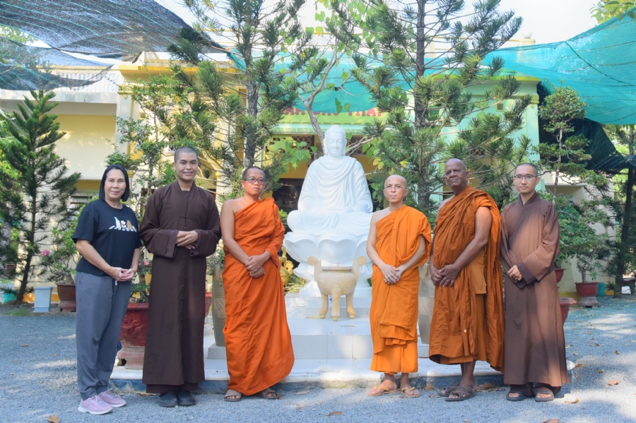 Visiting and exchanging Buddhist culture at Hoang Phap pagoda of Doctors of Buddhist Studies Thailand - India