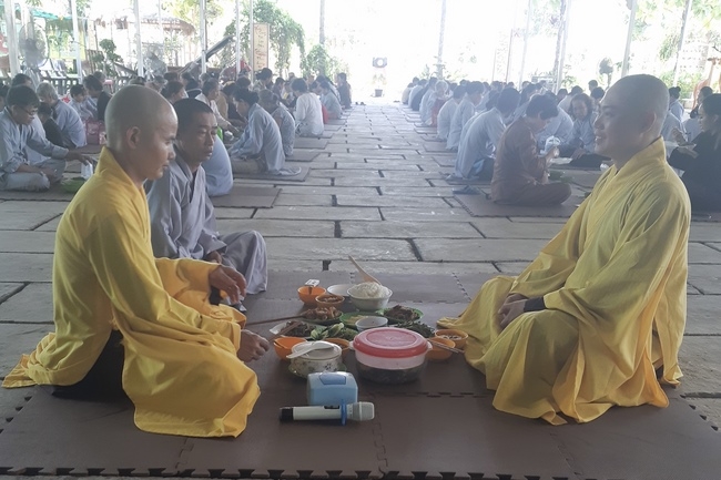 One-day Retreat at Hoang Phap Pagoda in Cambodia