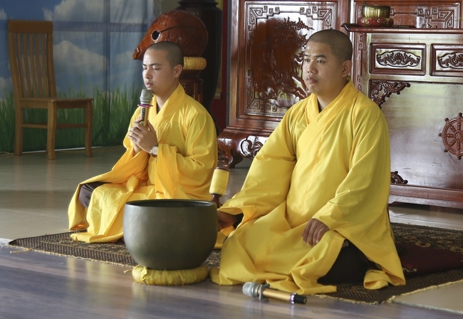 One-day Reciting the Buddha's name at Dong Cao Pagoda