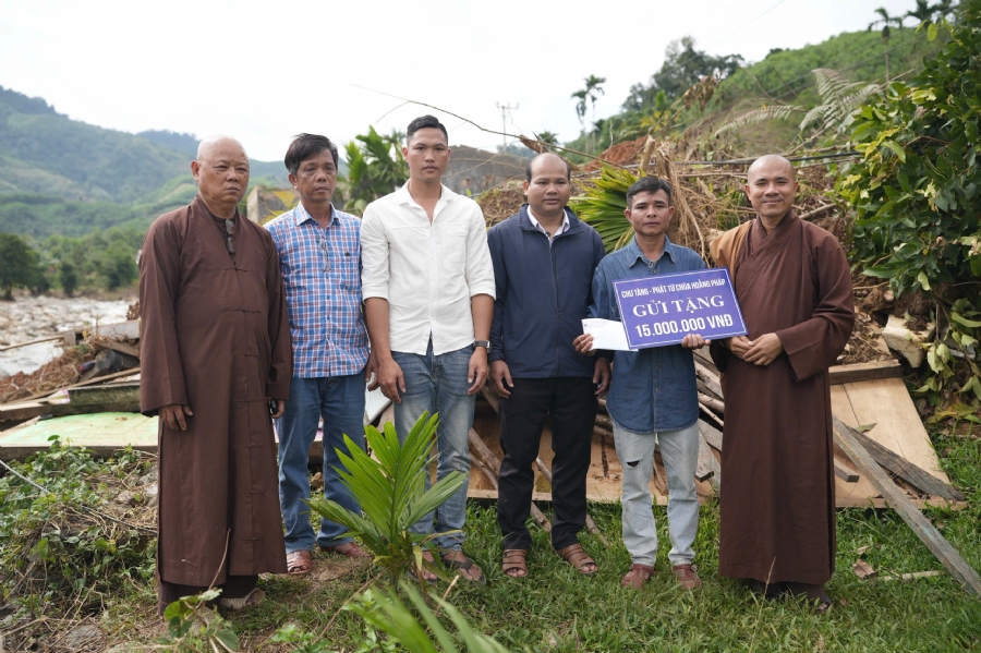 Từ thiện: Cứu trợ sau bão lũ tại Đà Nẵng