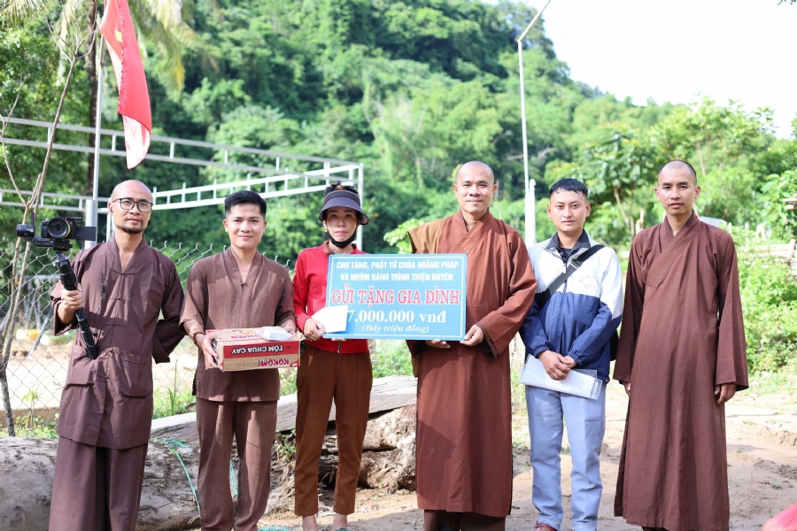 Disaster relief in Nghe An province in the pagoda's charity activities