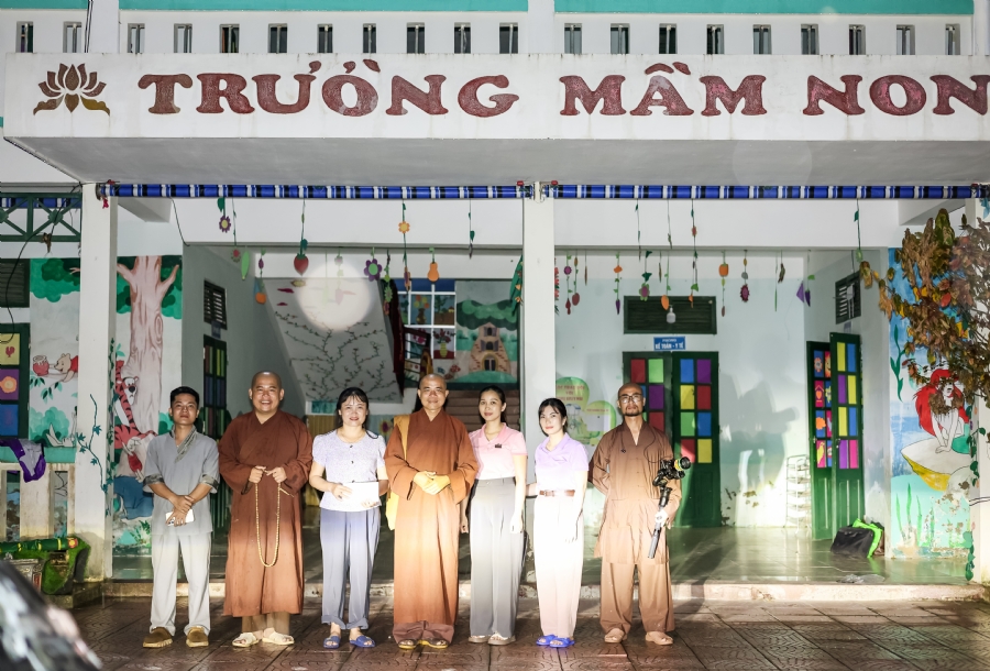 Disaster relief in Thanh Hoa province in the pagoda's Charity activities