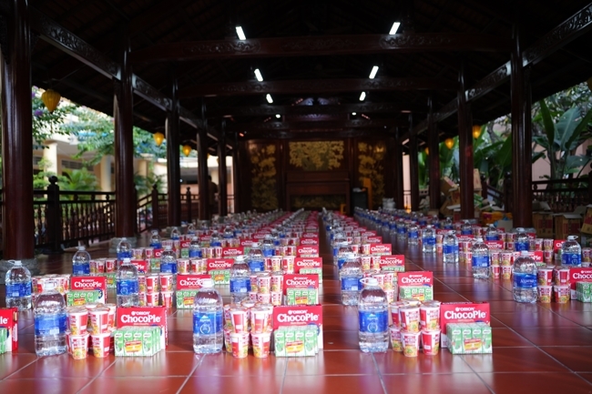 Giving gifts at the Orthopedic Trauma Hospital in HCMC in the Ullambana season in the pagoda charity activities