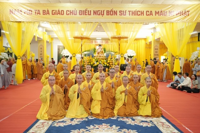 Viếng tang lễ Trưởng lão Hòa thượng Thích Từ Thông