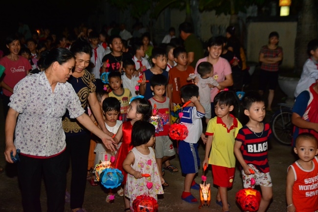 Mid-Autumn Festival at Tay Khanh Pagoda, Thai Binh