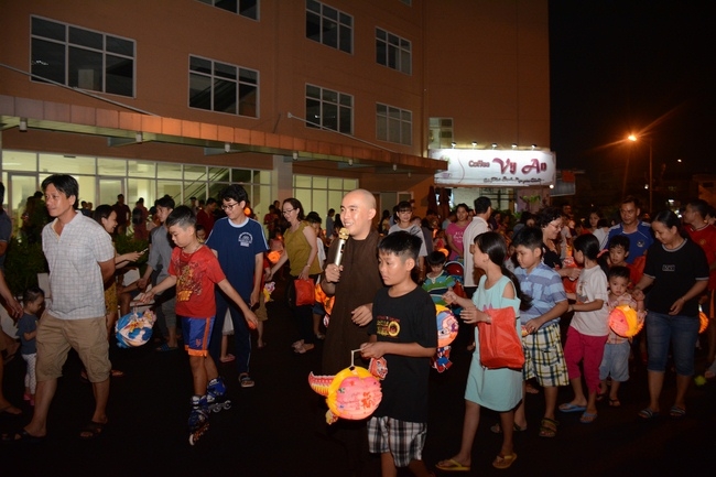  Sharing joy in the Mid-Autumn Festival