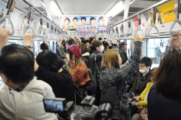 Ký sự ga Shinjuku và thăm cơ sở đồ cũ của người Việt tại Nhật Bản.