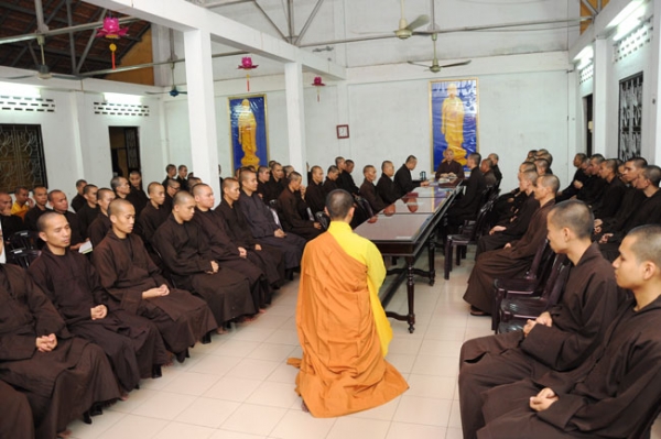 Thầy Thích Tâm Từ xin xuất chúng.