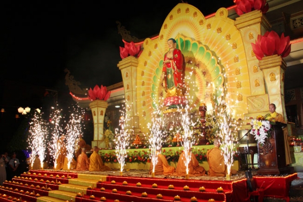 Tỏa sáng đêm Di Đà