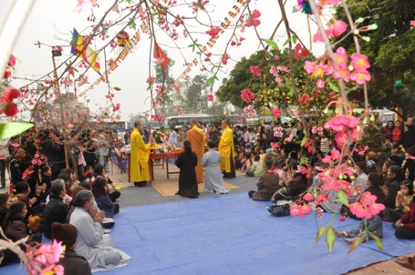 Lễ cầu an đầu năm tại chùa Diên Quang