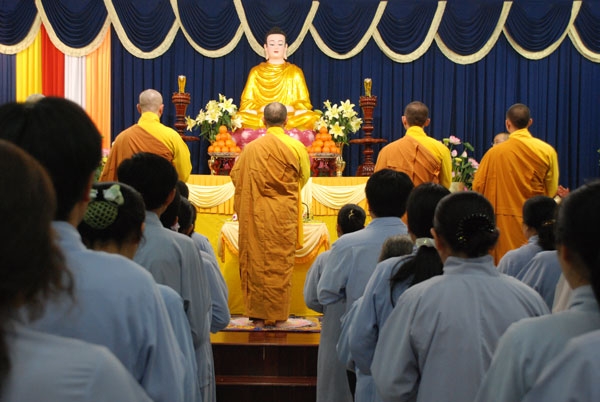 Chùa Hoằng Pháp tổ chức lễ quy y Tam Bảo