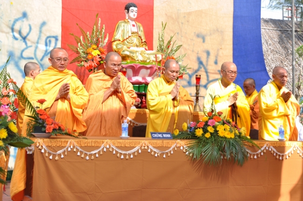 Dự lễ đặt đá trùng tu chánh điện chùa Quốc Thới - Bến Tre