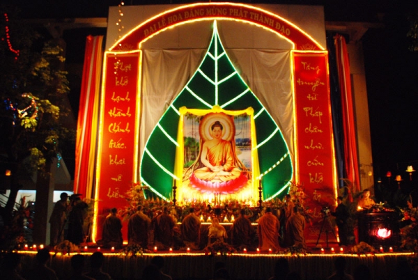 Chùa Bằng A tổ chức Đêm hội hoa đăng mừng Phật thành đạo