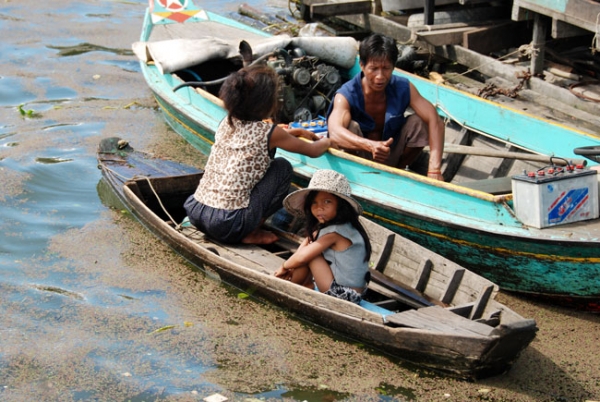 Chuyến từ thiện tại biển hồ - Campuchia