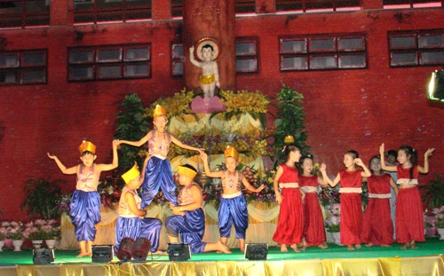 Đêm văn nghệ mừng Phật đản