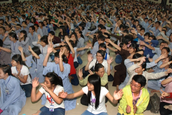 Gần 2.000 sinh viên về chùa tu học