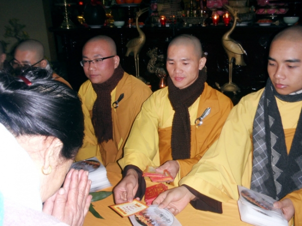 Chùa Tây Khánh đón xuân Nhâm Thìn 2012