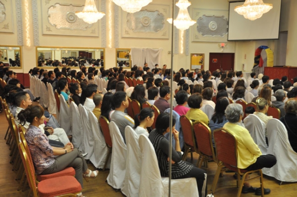 Thuyết giảng tại Royal Banquet Hall - Canada.