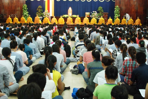 Sinh viên tu học Phật Pháp