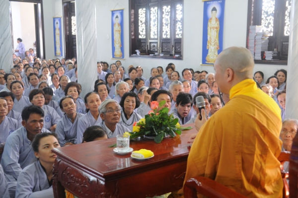 Giảng pháp tại chùa Bà Đa - Đà Nẵng