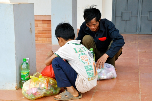 Từ thiện xã Cư EAMung, huyện EaH’leo, tỉnh Đắc Lắc.