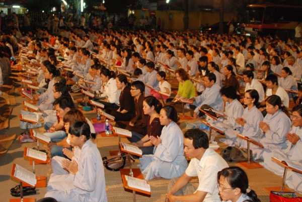 Lễ sám hối tại chùa Hoằng Pháp