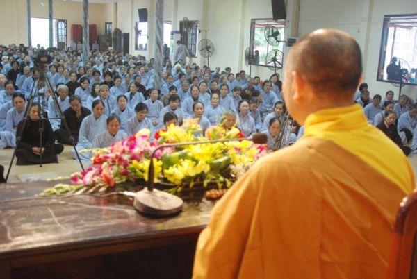 Giảng pháp tại chùa Diên Quang – Bắc Ninh.