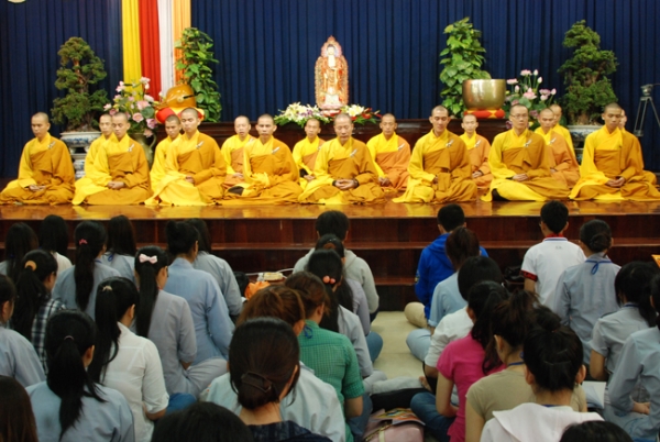 Hơn 1000 sinh viên tham dự ngày tu Sinh viên hướng về Phật pháp