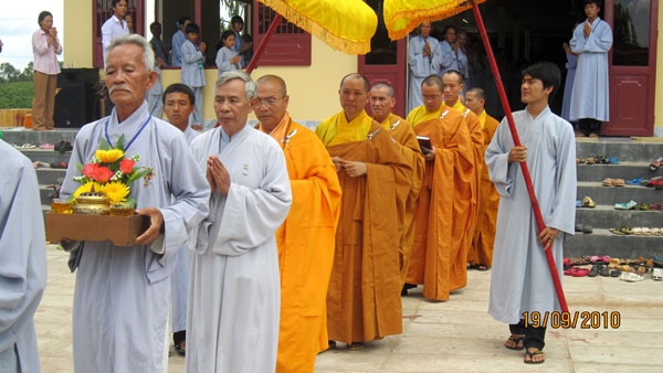 TT. Thích Chân Tính truyền thọ tam quy tại chùa Hưng Pháp, Đồng Nai