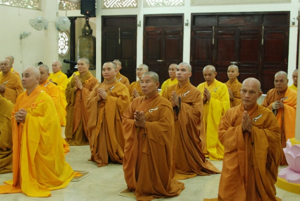 Lễ Bố tát Chùa Hoằng Pháp