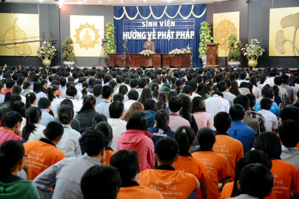 Sinh Viên Dự Tu Một Ngày.