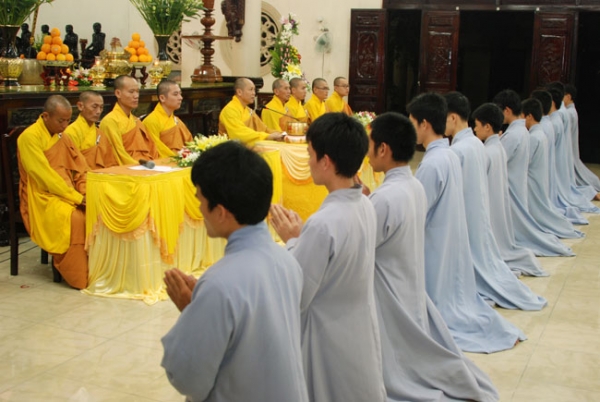 Lễ thế phát xuất gia đợt 1 năm 2011