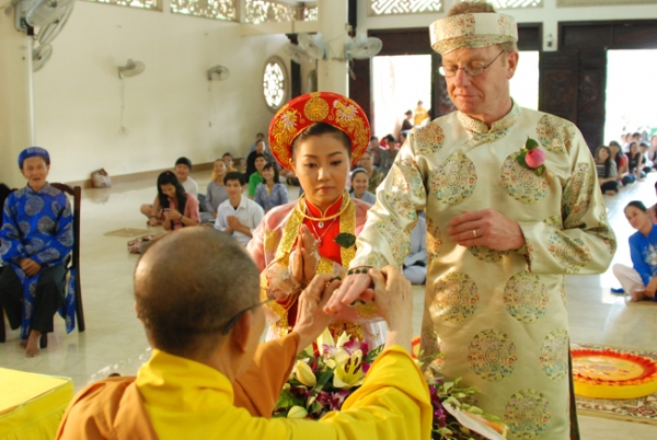 Lễ Hằng thuận tại chùa Hoằng Pháp.