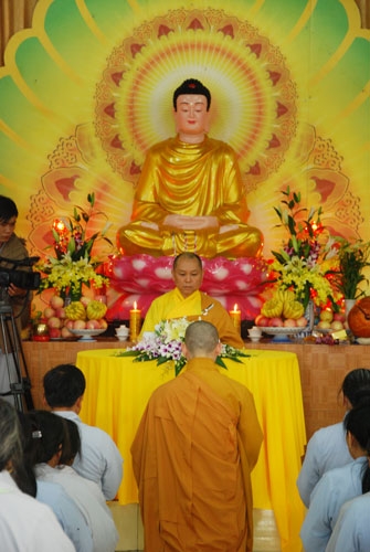 Tham dự lễ cầu an đầu năm tại chùa Cổ Am - Nghệ An