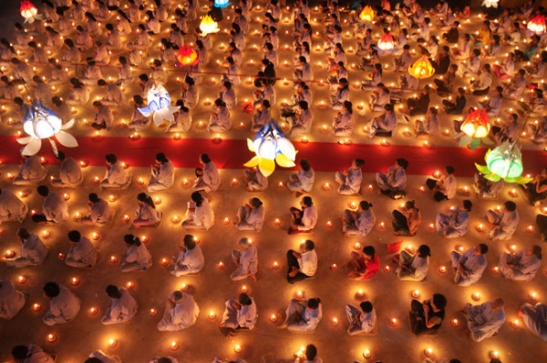 Hoa Đăng vía Phật A-di-đà chùa Quốc Thới - Bến Tre.