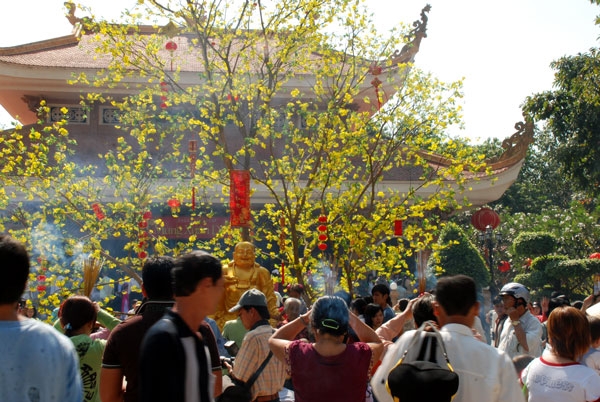 Chùa Hoằng Pháp trong ba ngày Xuân