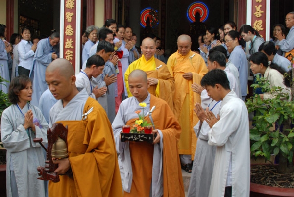 Chùa Long Viễn tổ chức tu bát quan trai