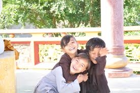 Ba người cùng chạy