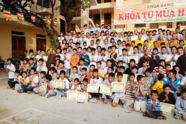 Bế mạc Khoá Tu Mùa Hè lần I năm 2011 tại chùa Bằng