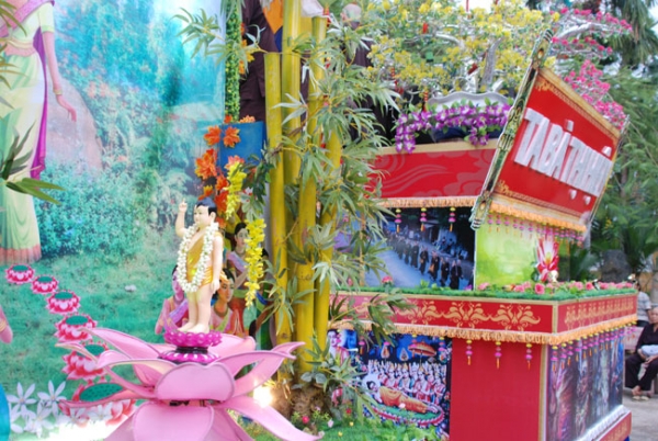 Chương trình diễu hành xe hoa