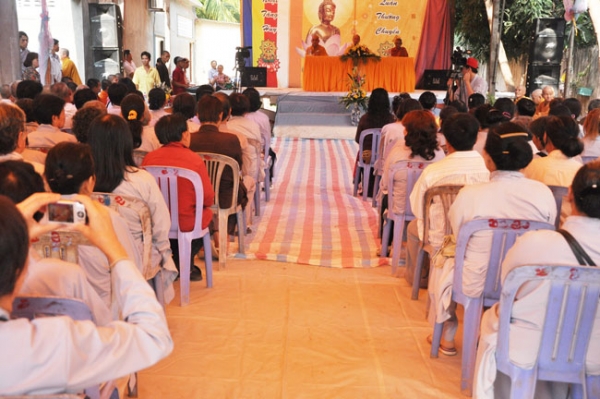 Tiếp tục Phật sự và từ thiện tại Cambodia