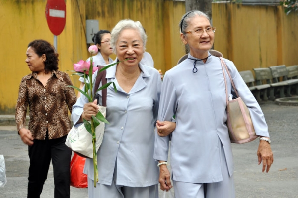 Tu một ngày tại Chùa Hoằng Pháp