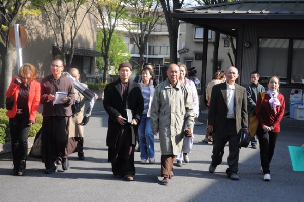 Thăm cơ sở giầy tại Kobe và hãng sản xuất Phật cụ tại Kyoto