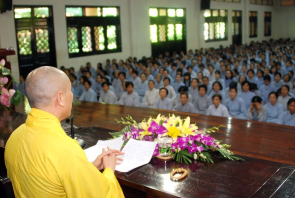 Tu một ngày tại Chùa Hoằng Pháp