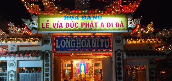 Đêm hoa đăng ở chùa Long Hoa và chùa Phước Thiện