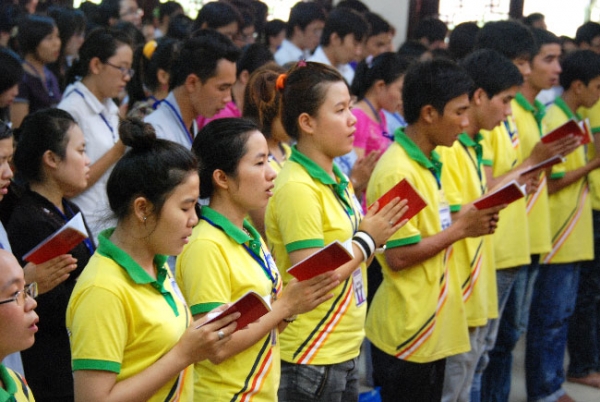 Sinh Viên về chùa tu học một ngày