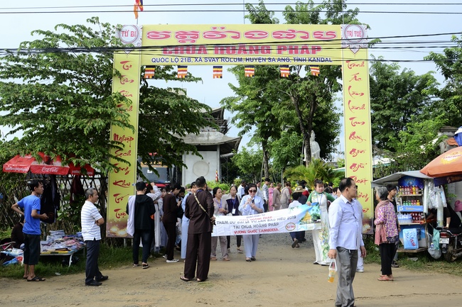 Ullumbana Ceremony at Hoang Phap Pagoda in Cambodia