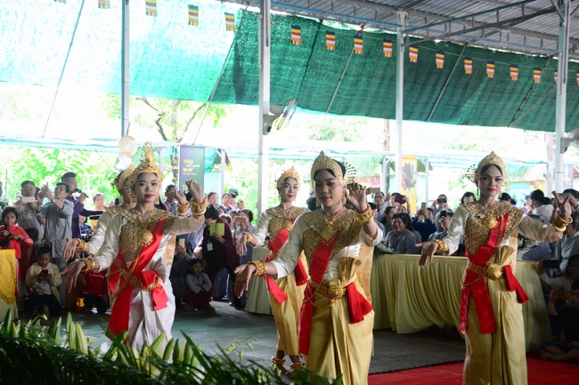 Ullumbana Ceremony at Hoang Phap Pagoda in Cambodia
