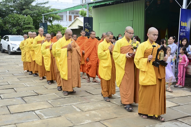 Ullumbana Ceremony at Hoang Phap Pagoda in Cambodia