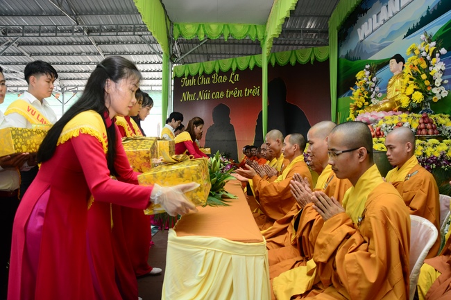 Ullumbana Ceremony at Hoang Phap Pagoda in Cambodia